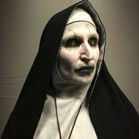 The Nun Valak Kostuums